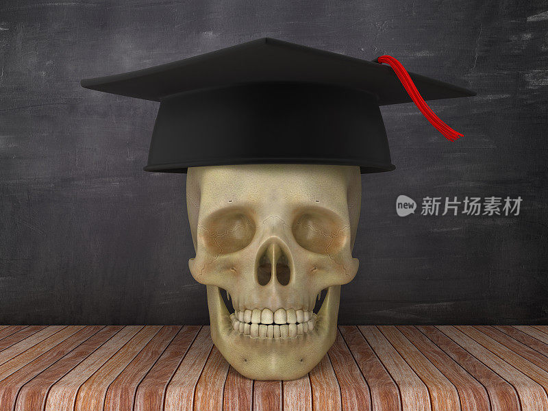 人类头骨与毕业帽在黑板背景- 3D渲染